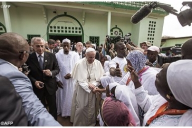 Pope Francis visits Grand Mosque of Koudoukou in Bangui
