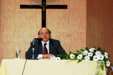 Forum théologique co-organisé par l`Institut Pastoral et le club Paul Nguyen Van Binh