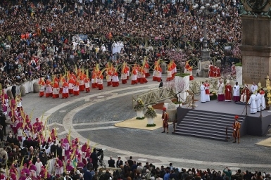 Angelus: Pope wishes youth a Good Journey to WYD 2013