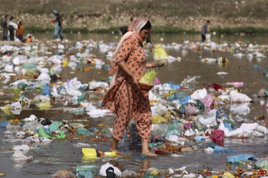 As India`s rivers turn toxic, religion plays a part