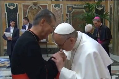 Le cardinal archevêque de Saigon commente le geste particulier du pape François à son égard