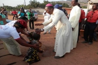 Pope tells Benin Bishops promote interreligious dialogue