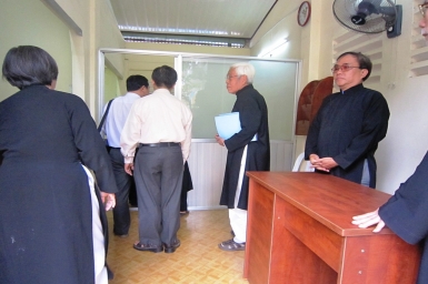 Vietnamese nuns work with people of other faiths to provide free healthcare for poor patients
