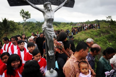 Indonesian Catholics prepare for Holy Week rites
