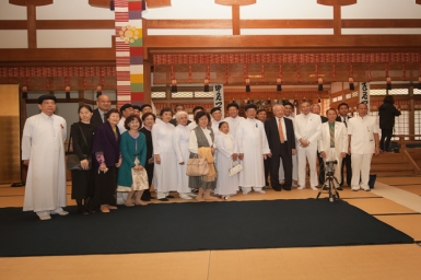 Visit to Ootomo Religon in Japan by Caodai Sacerdotal Council
