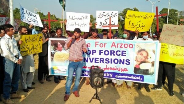 Pakistani archdiocese holds seminar on forced conversion, child marriage