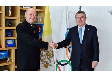 Cardinal Ravasi meets IOC President over upcoming Vatican conference