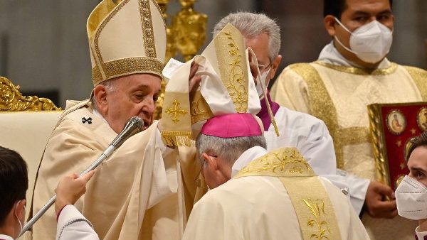 Pope Francis: A Bishop is called to a life of service