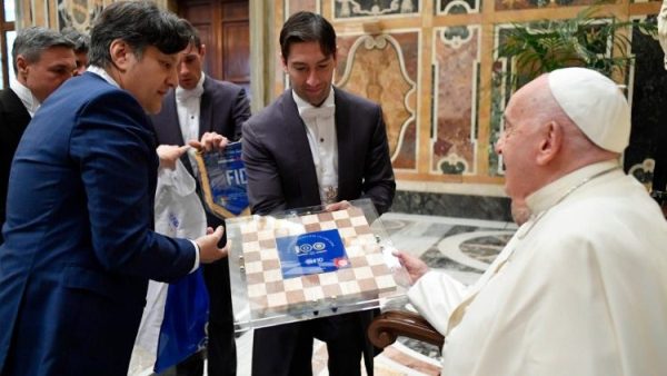 Pope highlights the social value of draughts board game