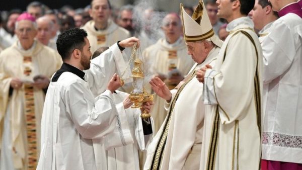Pope at Chrism Mass: Dear priests, let sorrow sanctify you