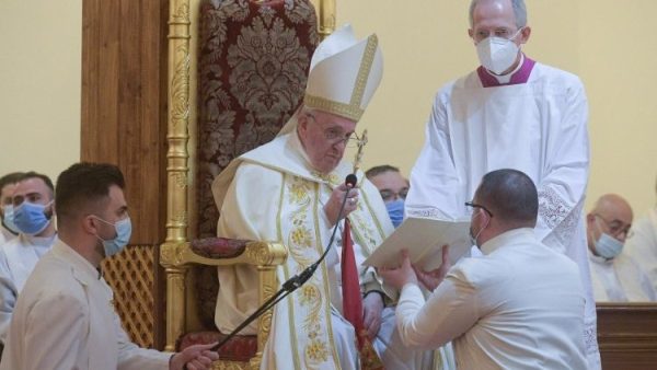 Pope at Divine Liturgy in Iraq: World is changed by Beatitudes, not power