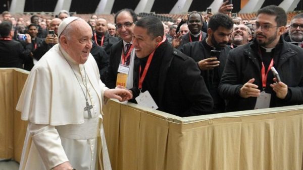 Pope Francis applauds holy, faithful service of priests