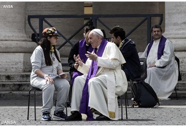 Pope Francis hears confessions of 16 teens in St. Peter`s Square