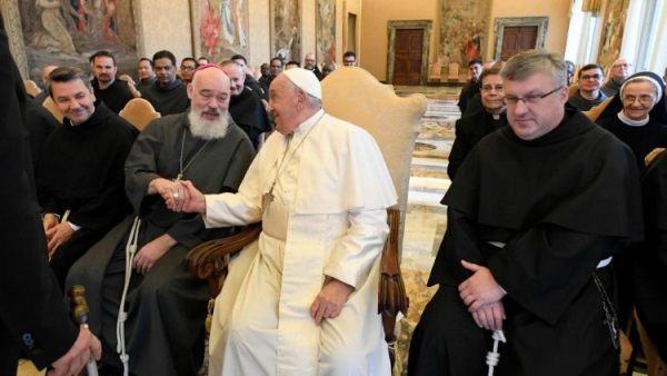 Pope to Vatican confessors: `Always forgive`