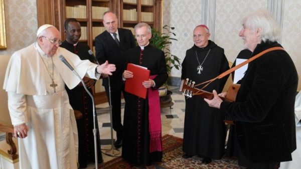 Pope Francis to Diakonia of Beauty: ‘Be cantors of harmony’