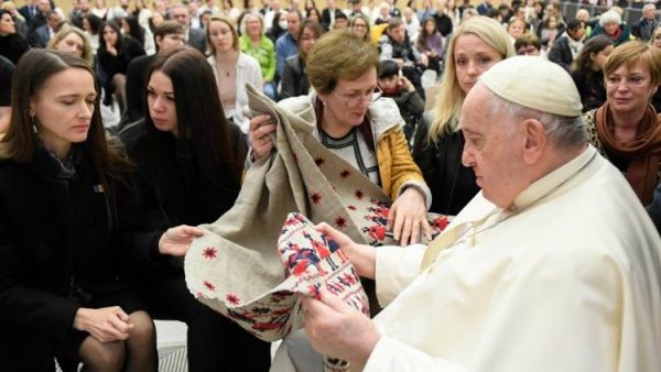 Ukrainian women meet Pope, ask for liberation of prisoners-of-war