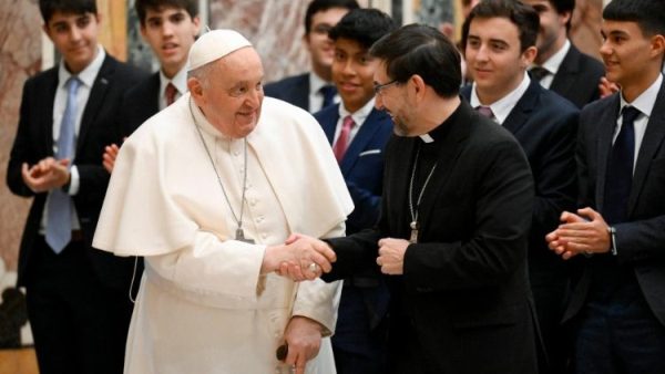 Pope to seminarians: Cling to Christ and serve His people