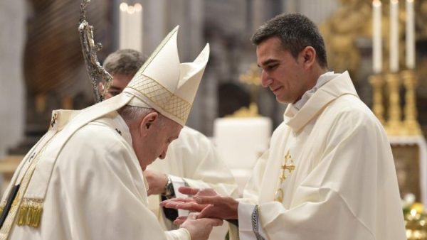 Pope Francis: A priest's primary obligation is to keep love alive