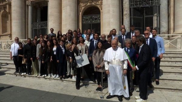 Young peace-makers meet with Pope in Vatican