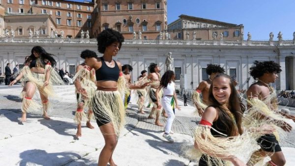 “Laudato si’” dance show brings rhythms of the favelas to St Peter's Square