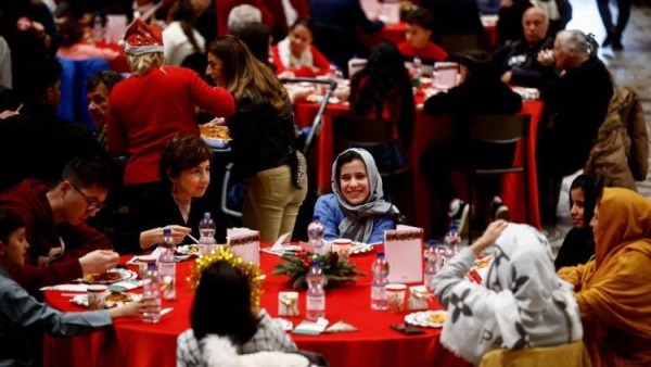 330,000 people in need receive Christmas lunch around the world