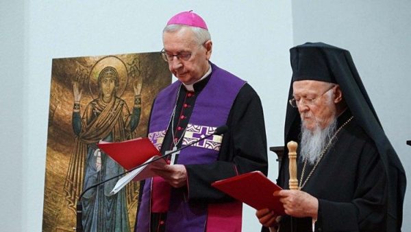 Ecumenical Patriarch expresses solidarity with Ukrainian refugees