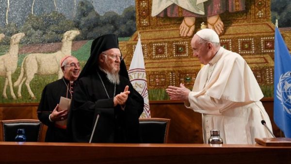 Pope congratulates Bartholomew on 30 years as Ecumenical Patriarch