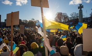 Estonians rally for Ukraine as Catholics pray for peace