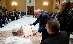 Pope Francis welcomes delegation of Simon Wiesenthal Center