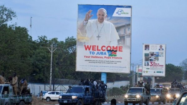 Fighting kills 27 as Pope Francis heads to South Sudan