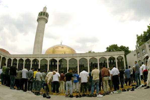 UK Muslim bodies: Prepare for congregational prayer suspension amid coronavirus