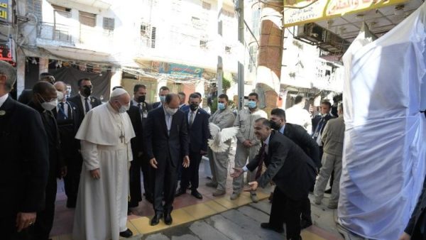 Pope Francis meets Iraq`s Grand Ayatollah Al-Sistani