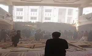 More than 30 people die in a suicide bombing against a Peshawar mosque
