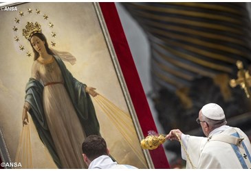 Pope Francis: divine motherhood of Mary a gift to us all