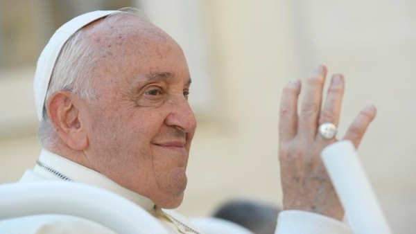 Pope Francis` autobiography `Hope` hits bookshelves in 80 countries