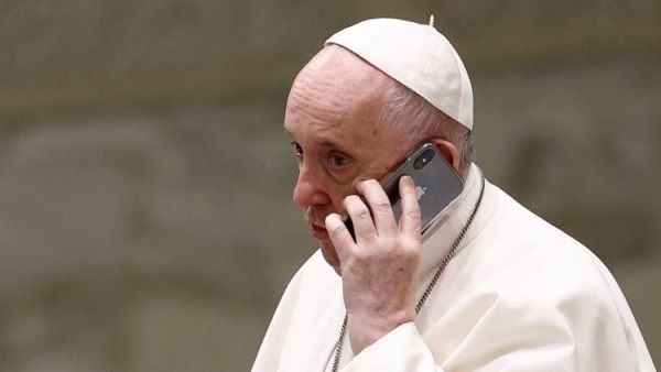 Pope Francis speaks with Iranian President by phone