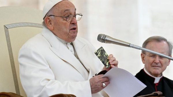 Pope prays for people slain in war, recalls Ukrainian soldier Oleksandr