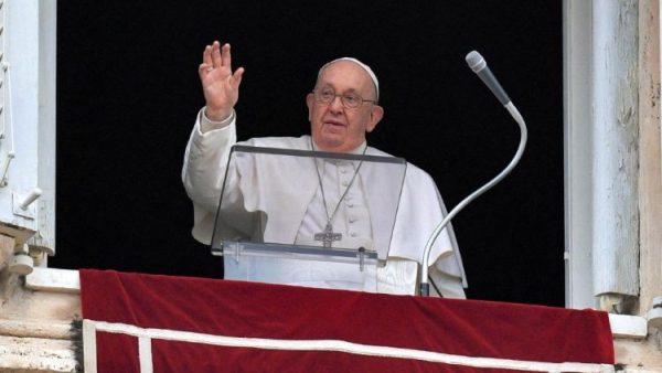 Pope at Angelus: ‘Reach out to the suffering with actions, not words’