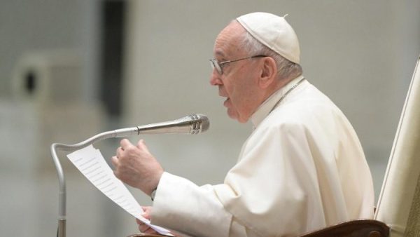 Pope at Audience: ‘Alliance between youth and elderly will save humanity’