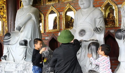 In northern Vietnam, worshipping places fill with misbehaving pilgrims