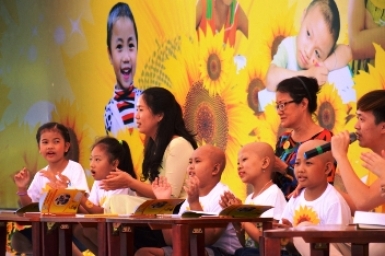 Tens of thousands attend charity event to support children with cancer in Vietnam