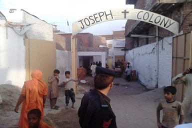Christians and Muslims back to Joseph Colony with a message of peace