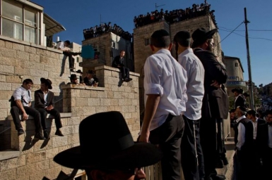 More than 700,000 people attend the funeral of Rabbi Ovadia Yosef, Shas` spiritual father
