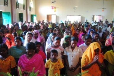 Orissa: thousands of Hindus attend Christmas Mass, a sign of hope for 2013