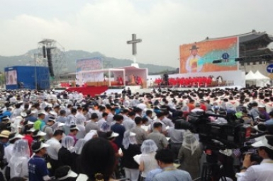 Pope beatifies 124 Korean martyrs, praising their witness to Christ