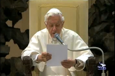 Benedict XVI greets the 1,700 young people who had attended Genfest 2012