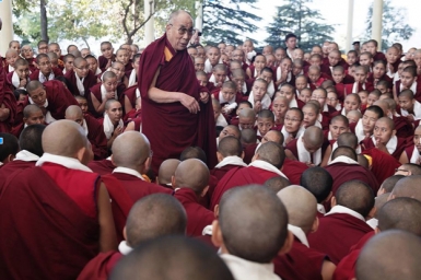 Tibetan Nuns receive support and encouragement from HH the Dalai Lama