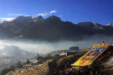 Around China: Buddhists, tourists celebrate major Tibetan festival