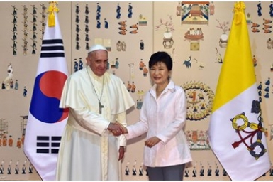 Pope to Korean leaders: Honour our ancestors, treasure youth