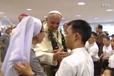 Pope Visits Keottongnae for People with Disabilities